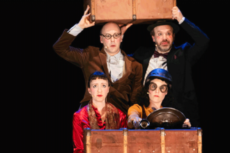 Der erste Tag der Tagung endete mit der Abendvorführung «Voix de passage», einer Singkomödie der Gruppe «Labotempo» aus Frankreich. (Bild: Goetheanum/Xue Li)