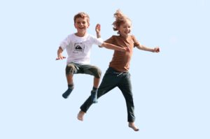 Two boys bouncing on a trampoline (Photo: PädSek/ Charlotte Fischer)