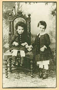 Photo: Rudolf Steiner (standing, aged around 4) and his younger sister Leopoldine