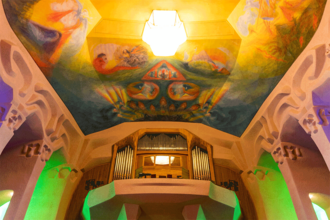 die Schönheit des Grossen Saales auf sich wirken. (Bilder: Goetheanum/Xue Li)
